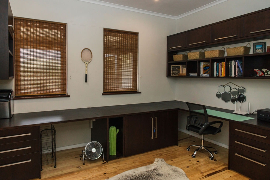 To Let 4 Bedroom Property for Rent in Belvedere Western Cape